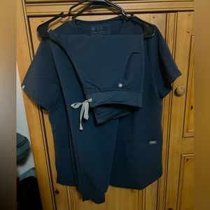 Figs Dark Harbor Scrub Set Size Medium